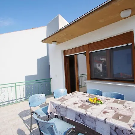 Gortanova 6+2 Apartman *