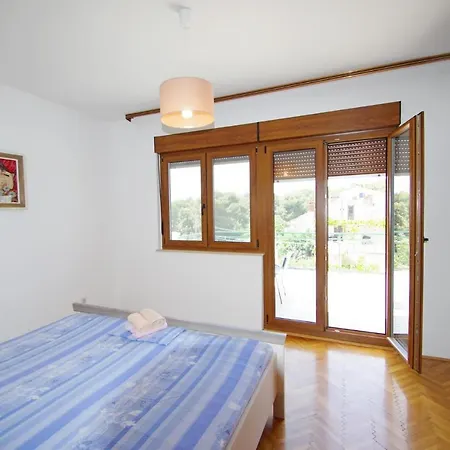 Apartman Gortanova 6+2 *