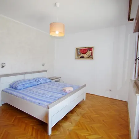 Gortanova 6+2 Apartman *