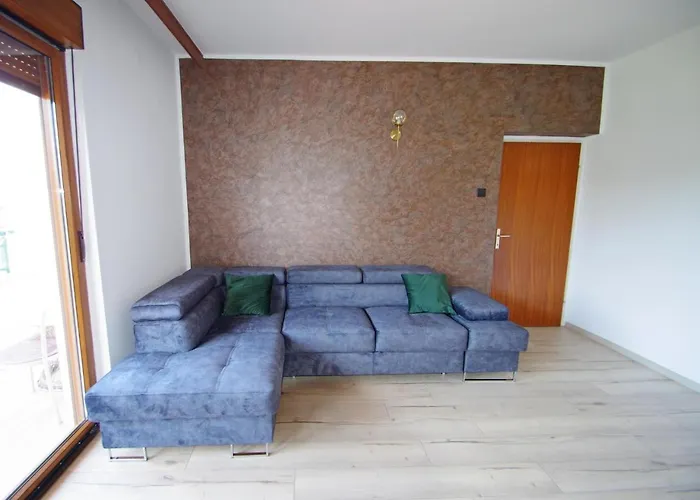 Gortanova 6+2 * Πούλα