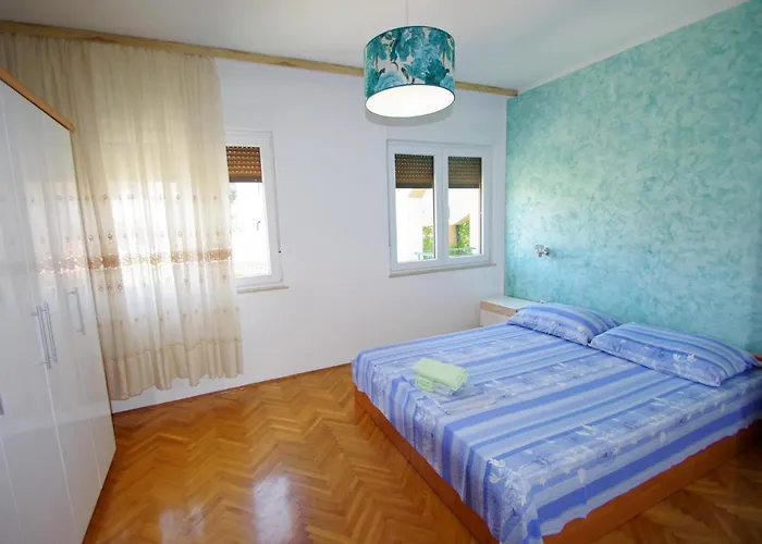 Gortanova 6+2 Πούλα